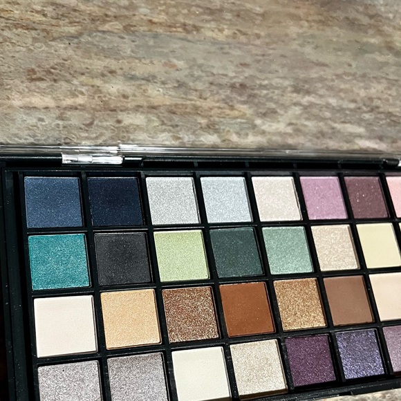 Ulta Beauty Neutral Multi-Colored Eyeshadow Palette – 36 Shades - Picture 8 of 10